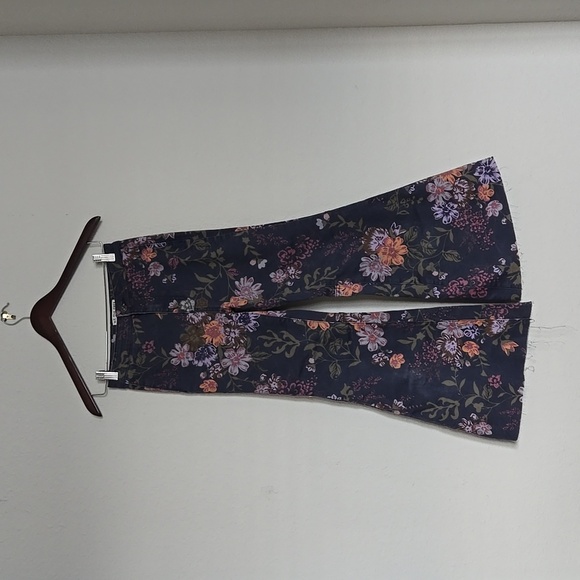 FREE PEOPLE Youthquake Printed Crop Flare Jeans Navy Combo Floral Boho Size 25 - Picture 5 of 15